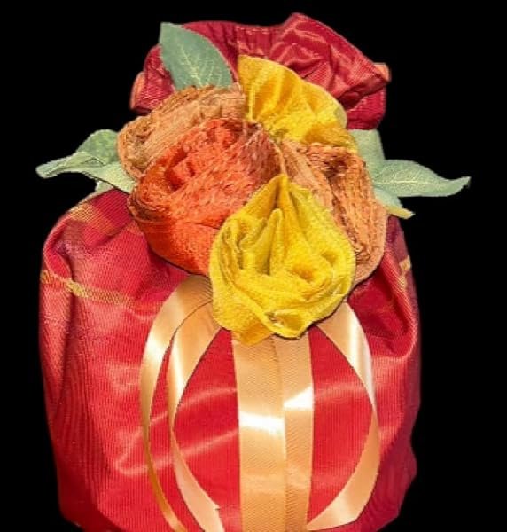 Generico Portapanettone artigianale per pandoro, panettone. Taffetà stoffa di alta qualità con fiore fatto a mano